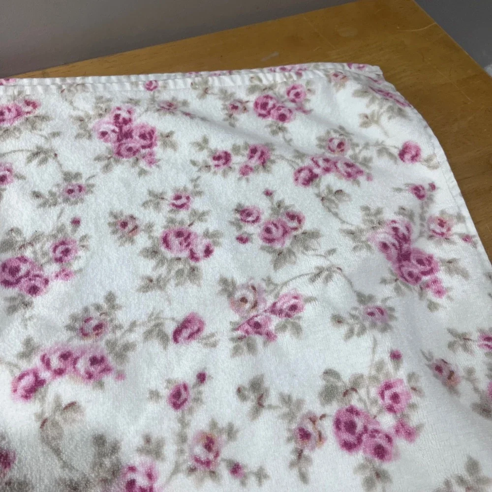 Simply Shabby Chic Pink Rose Floral Bath Towel 100% Cotton Vtg Cottagecore 50x27
